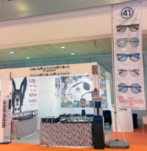 visual global-stand Eyewear